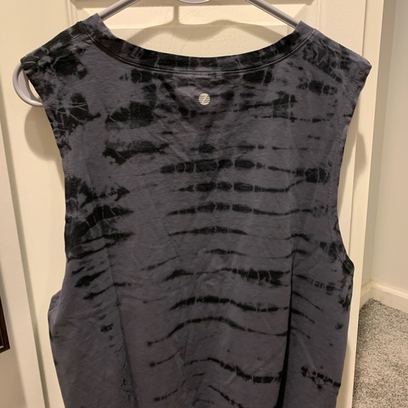 Zella Muscle tee grey and black NWT - Picture 3 of 4